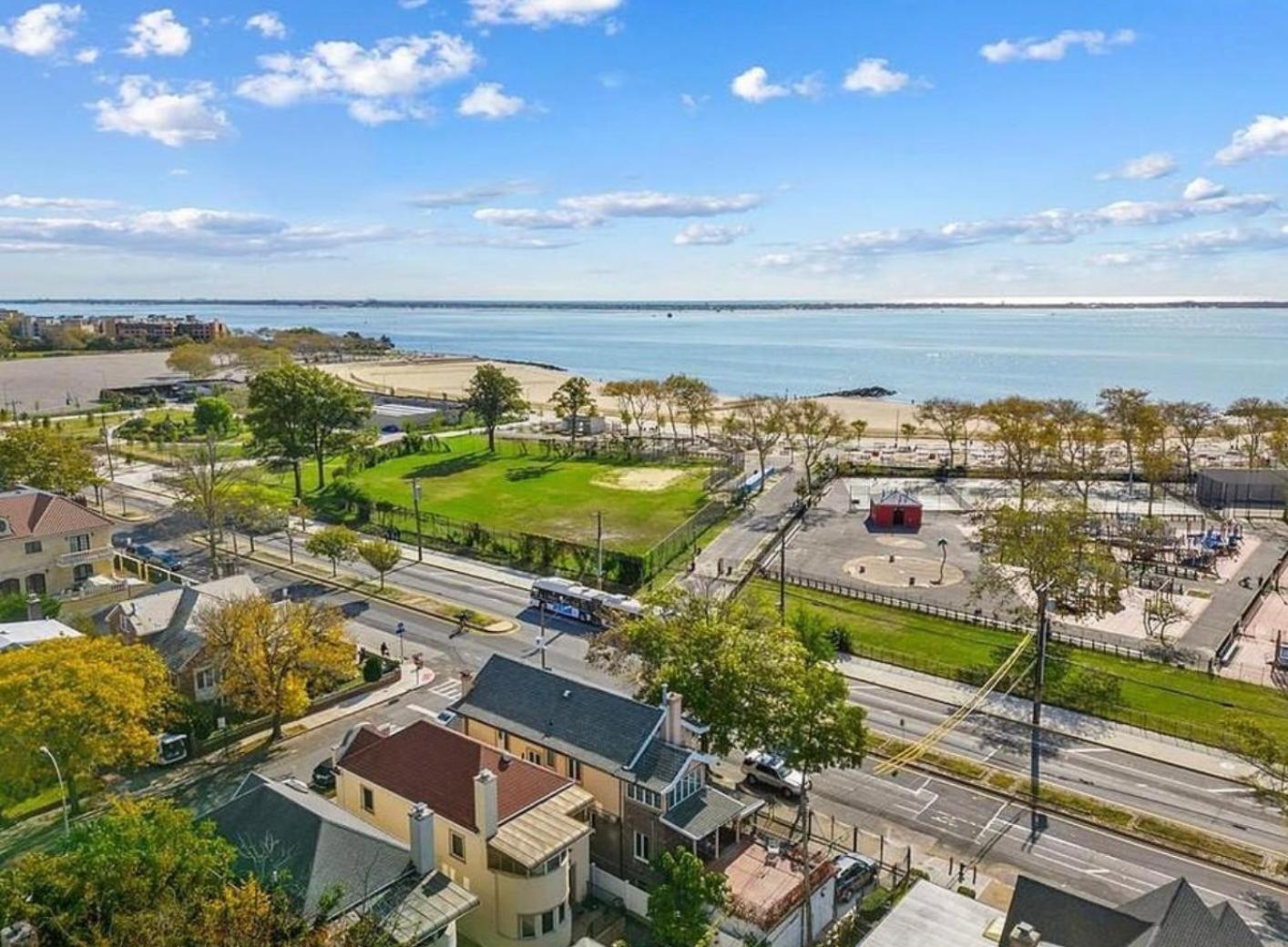 2 Bedroom Cozy Gem Manhattan Beach New York Exteriör bild